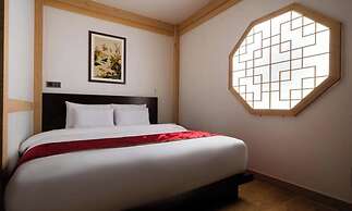 Yuseong Manwol Hotel (Hanok)
