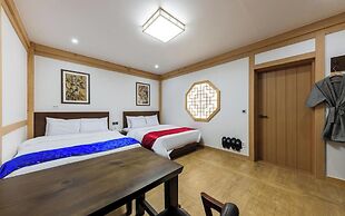 Yuseong Manwol Hotel (Hanok)