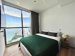 31st Floor 2 Bed Room Sea View Gem - Rare Unit