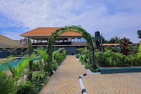 Port Harbor Hotel