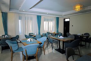 Port Harbor Hotel