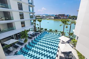 The Aqua Luxury Apart Hotel Waterfront