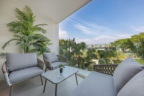The Aqua Luxury Apart Hotel Waterfront