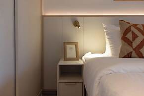 The Aqua Luxury Apart Hotel Waterfront