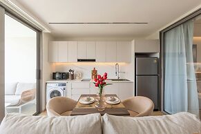 The Aqua Luxury Apart Hotel Waterfront