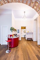 Quercia Design Home in the Center