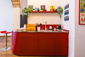 Quercia Design Home in the Center