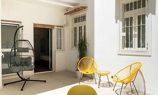 Barirooms - Cardassi Suites