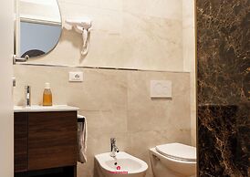 Barirooms - Cardassi Suites