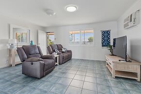 Bright 3-bed Retreat Near Beaches