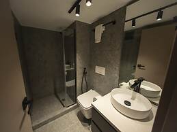 Minimalist 1br With Modern Decor