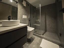 Spacious 2br w Terrace Lounge