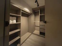 Luxury 2br Apt Pool Access