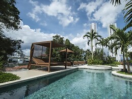 Luxury 2br Apt Pool Access