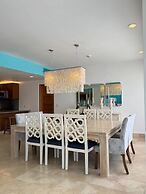 Apt w 2br Ocean View Jacuzzi in Sotogrande