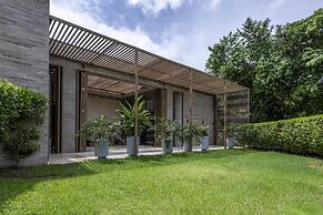 2br 5 Guests Private Balcony and Shared Pool