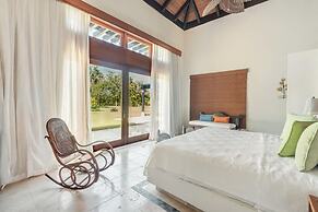 Bungalow With Pool and Backyard in Cap Cana