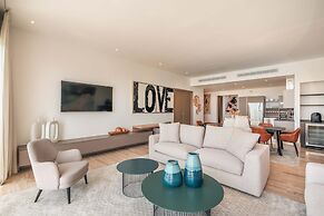 2br Apartment With Balcony and Views