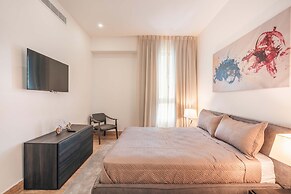 2br Apartment With Balcony and Views