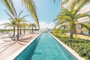 2br Apartment With Balcony and Views