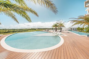 2br Apartment With Balcony and Views