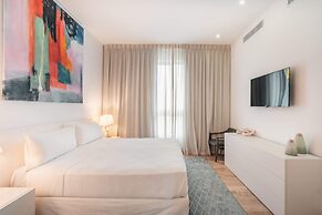 2br Apartment With Balcony and Views