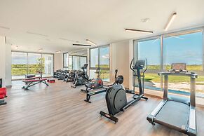 2br Apartment With Balcony and Views