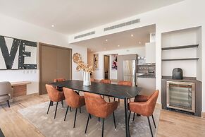 2br Apartment With Balcony and Views