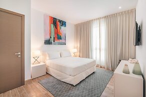 2br Apartment With Balcony and Views