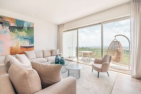 2br Apartment With Balcony and Views