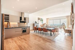 2br Apartment With Balcony and Views