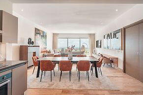 2br Apartment With Balcony and Views