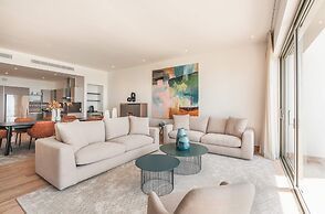 2br Apartment With Balcony and Views