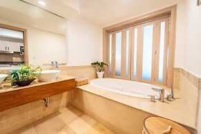 Chic apt With Ocean View at Punta Palmera Bb