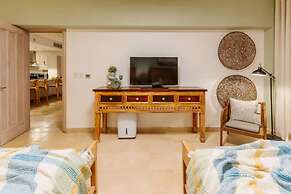 Chic apt With Ocean View at Punta Palmera Bb