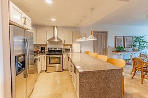 Chic apt With Ocean View at Punta Palmera Bb