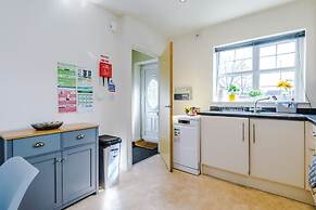 Spacious Home Ideal for Professionals Sleeps 8