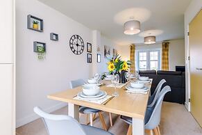 Spacious Home Ideal for Professionals Sleeps 8