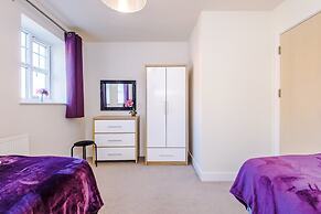 Spacious Home Ideal for Professionals Sleeps 8