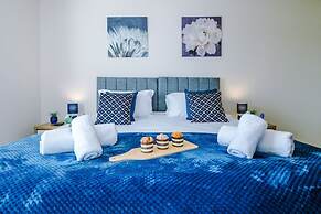 Spacious Home Ideal for Professionals Sleeps 8