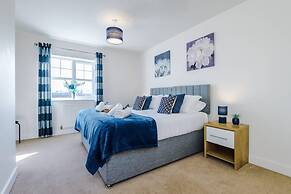 Spacious Home Ideal for Professionals Sleeps 8