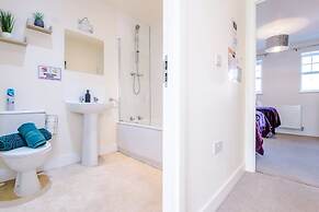 Spacious Home Ideal for Professionals Sleeps 8