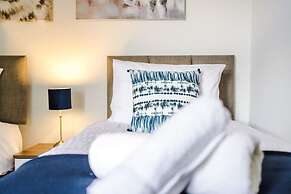Perfect for Business Large Groups Sleeps 8