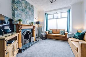 Perfect for Business Large Groups Sleeps 8