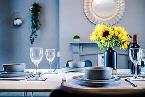 Perfect for Business Large Groups Sleeps 8