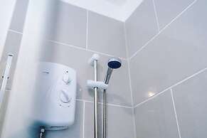 Perfect for Business Large Groups Sleeps 8