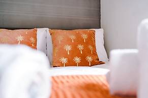 Perfect for Business Large Groups Sleeps 8