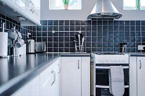 Perfect for Business Large Groups Sleeps 8
