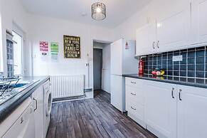 Perfect for Business Large Groups Sleeps 8