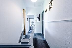 Perfect for Business Large Groups Sleeps 8